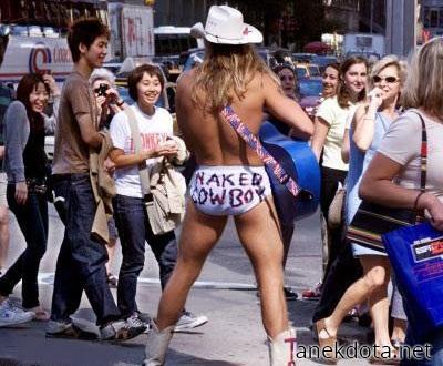 Naked cowboy 
