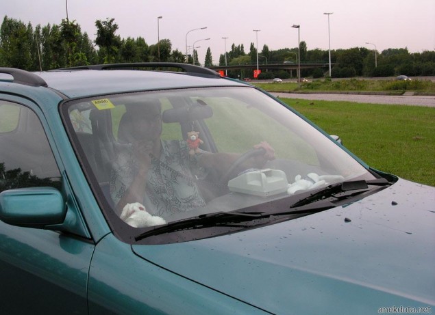 Και κουκλάκι και τηλέφωνο 